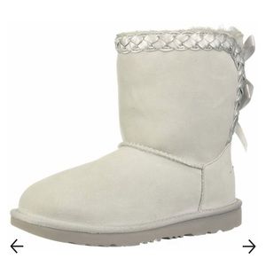 Ugg size 4 girls (womens size 6)